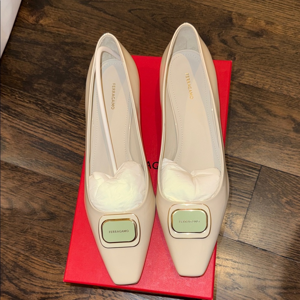 Salvatore Ferragamo Cream Patent Leather Square-Toe Flats with Gold Plaque